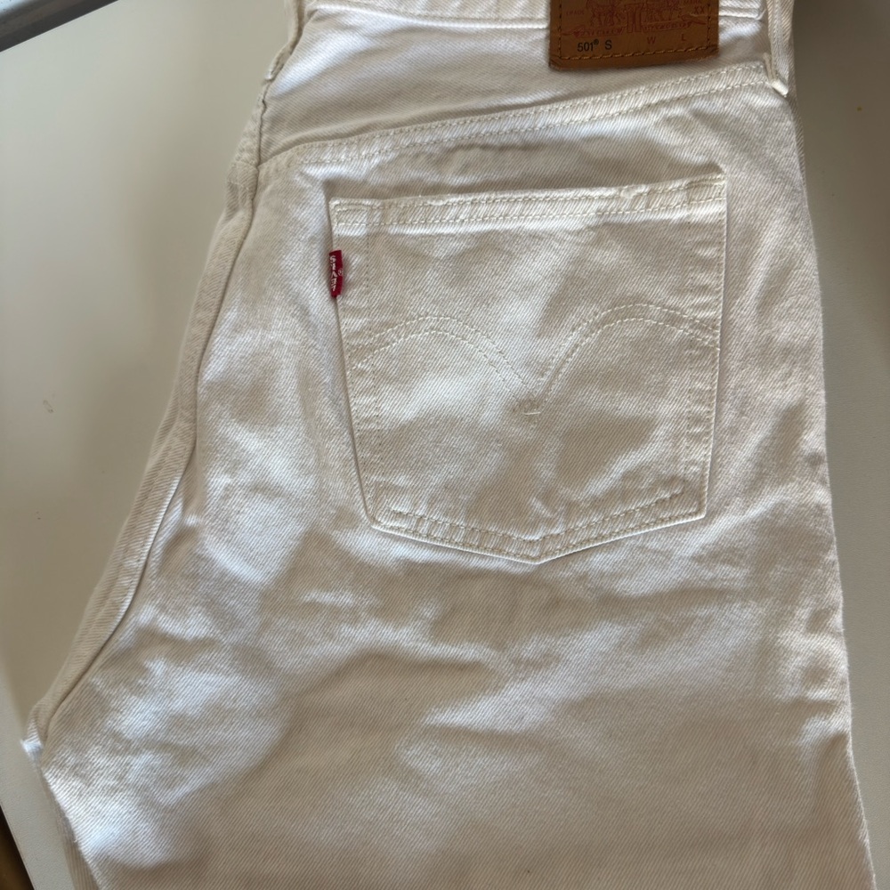 Levi's White Slim Straight Jeans with Signature Red Tab